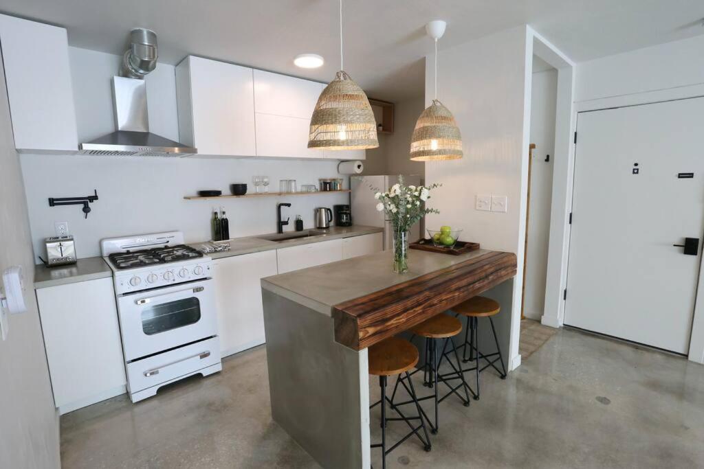 גיינסוויל Concrete Suite 5 Min Walk To Shands Uf מראה חיצוני תמונה