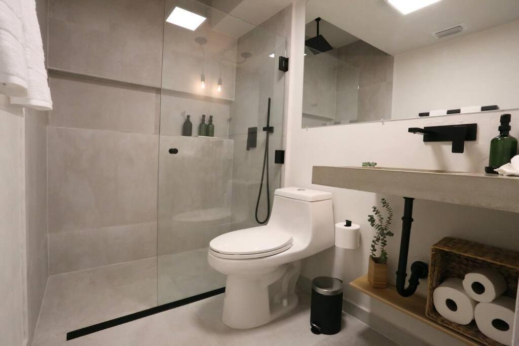 גיינסוויל Concrete Suite 5 Min Walk To Shands Uf מראה חיצוני תמונה