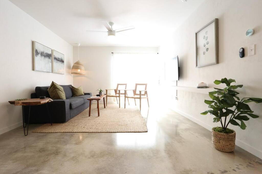 גיינסוויל Concrete Suite 5 Min Walk To Shands Uf מראה חיצוני תמונה